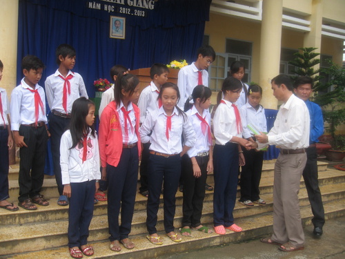 Thiết kế bởi Lý Hồng Em http://www.violet.vn/lyhongem/